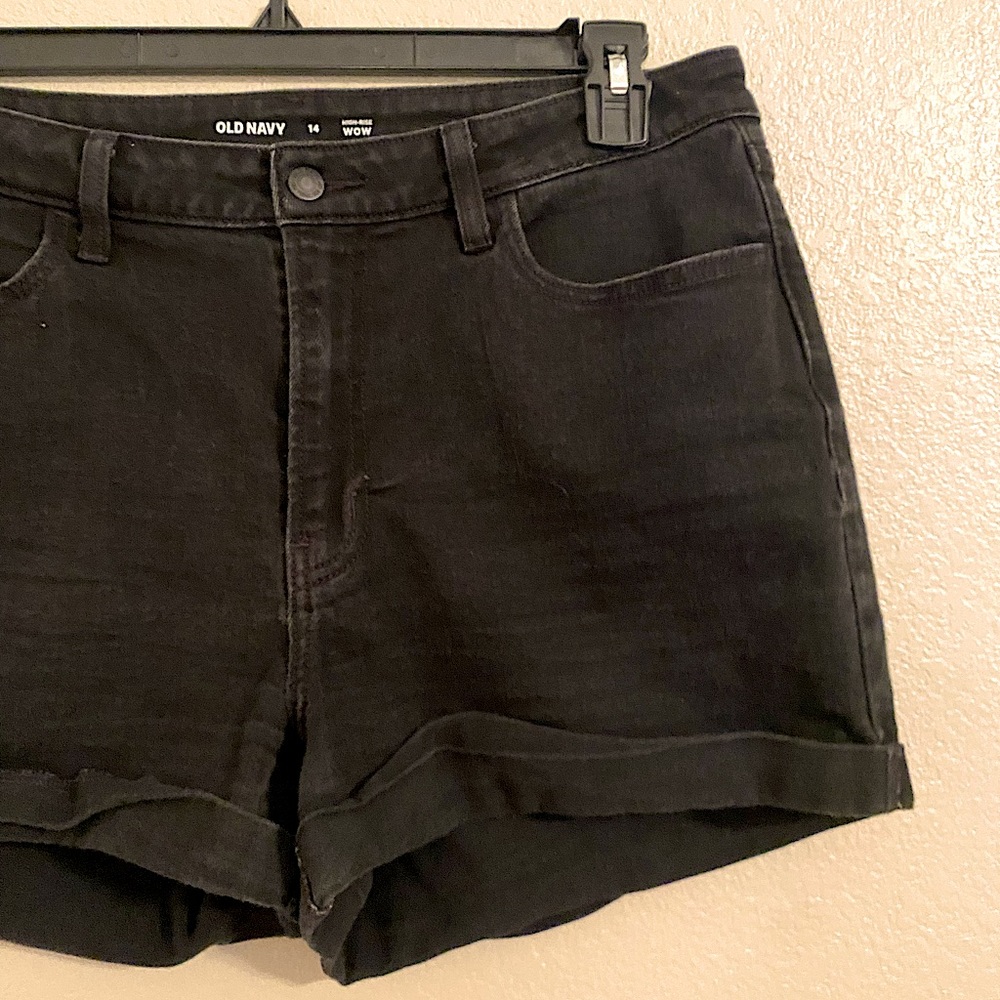 Old Navy • High Rise Wow Shorts 14, Black